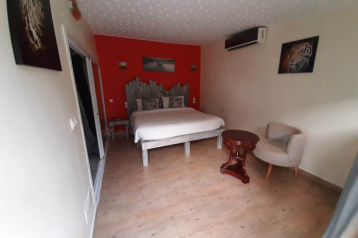 Room 16 of 33