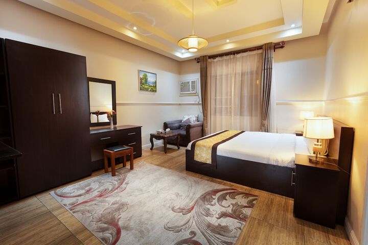 Room 10 of 19
