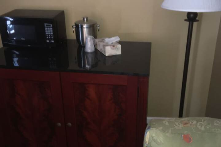 Room 28 of 81