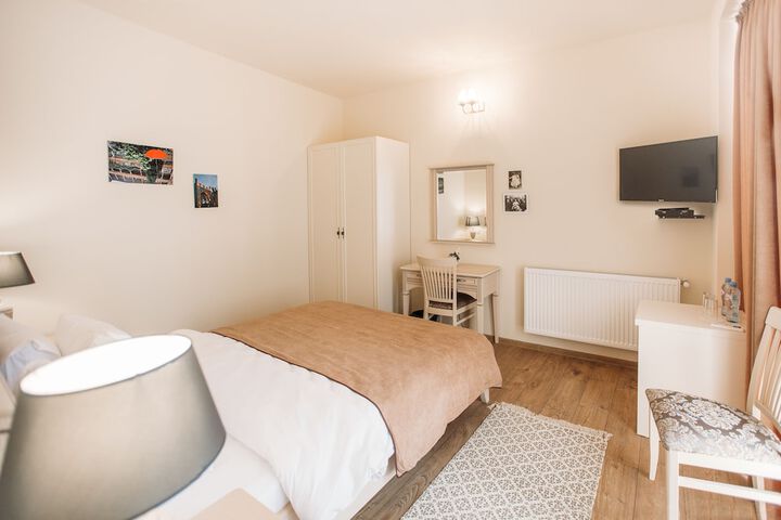 Room 3 of 27