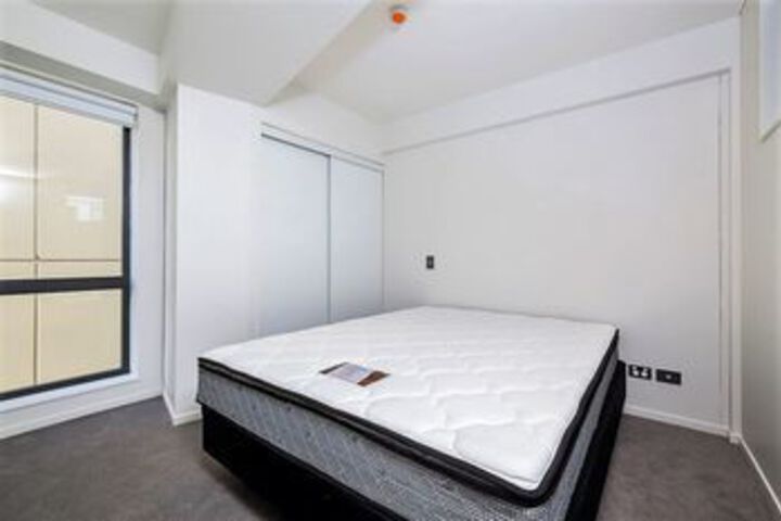 Room 10 of 35