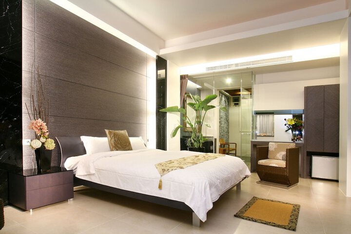 Room 13 of 37