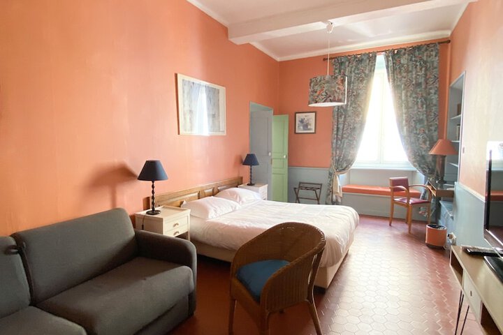 Room 25 of 107