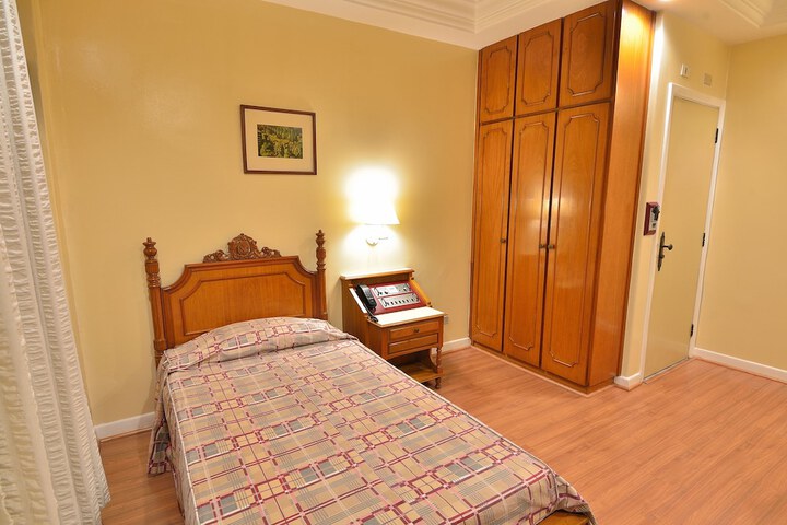 Room 28 of 64