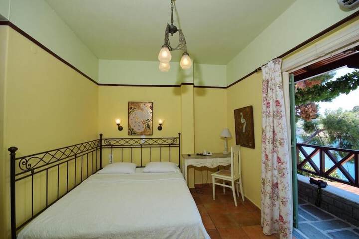 Room 28 of 67