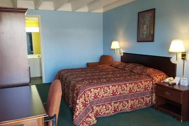 Room 3 of 8