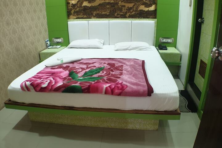 Room 12 of 27