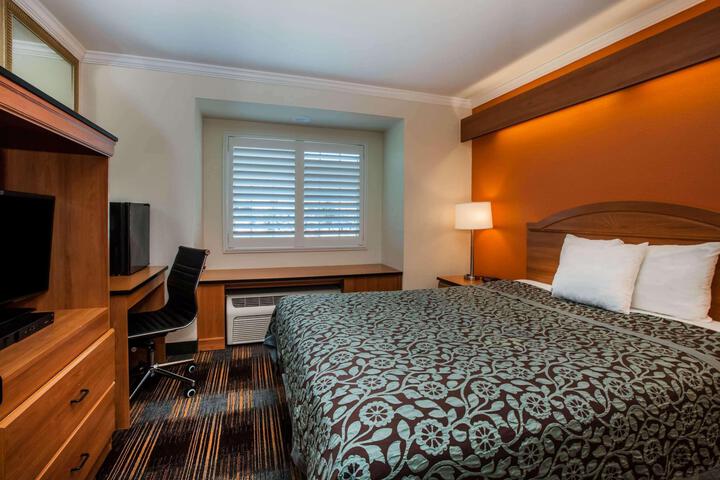 1 Queen Bed Mobility Accessible (1 of 14)