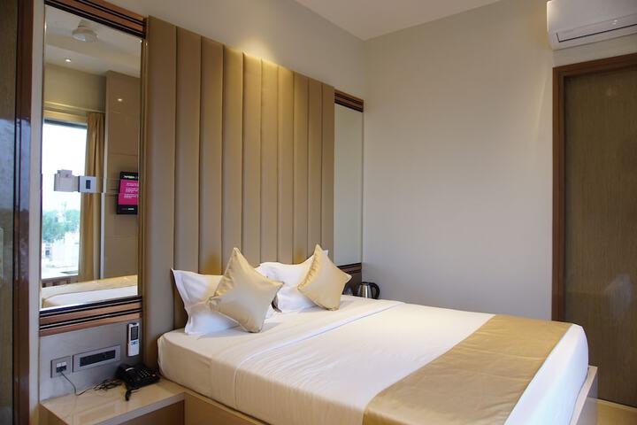 Room 13 of 23