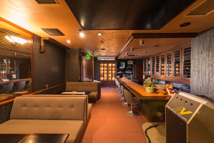 Lounge 24 of 34