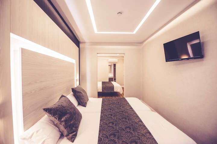 Room 17 of 48
