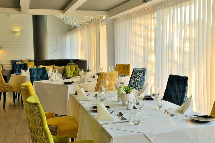 Dining 216 of 370