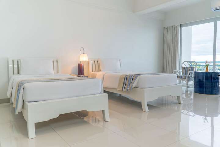 Room 28 of 104