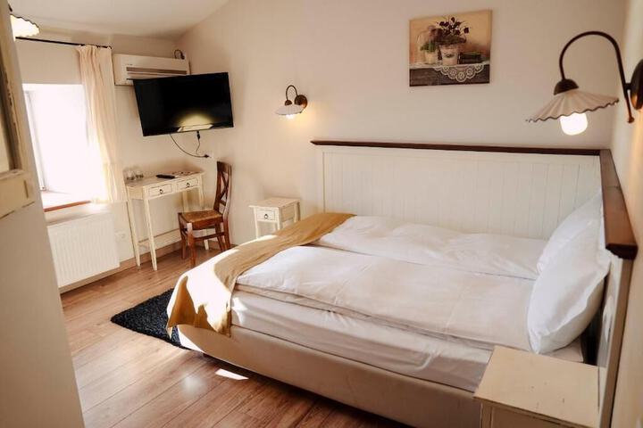 Room 10 of 44