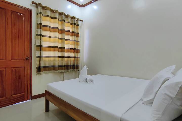 Room 9 of 32
