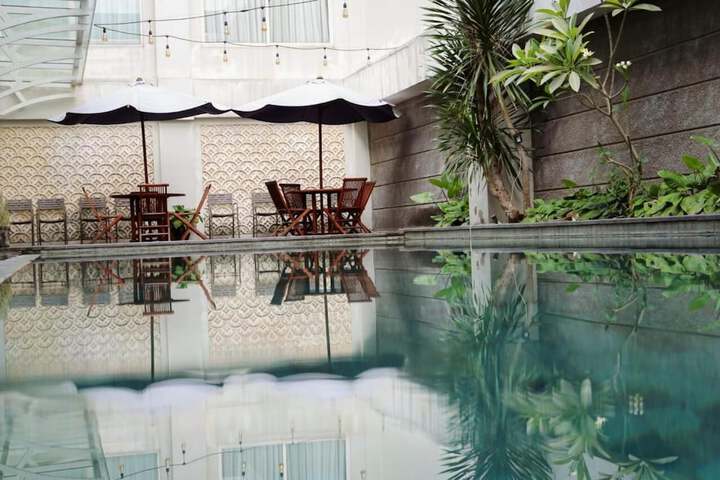 Pool 21 of 44