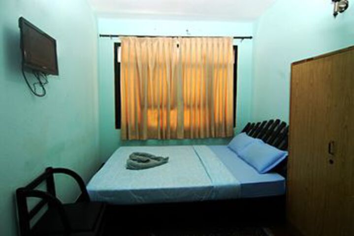 Room 9 of 28