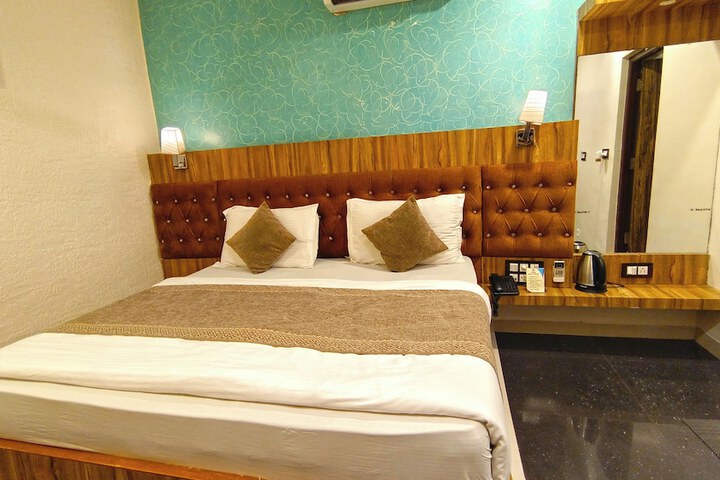 Room 28 of 77