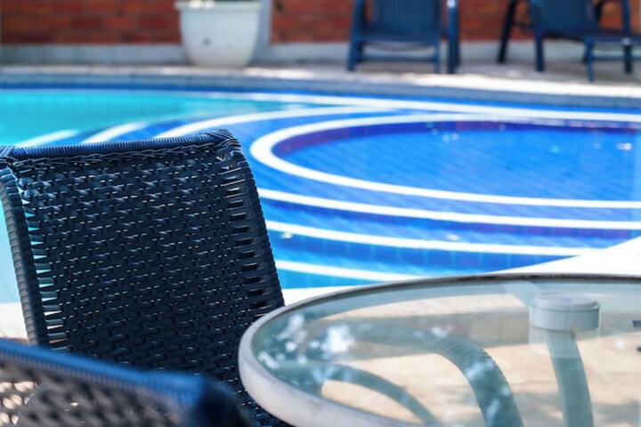 Pool 40 of 65