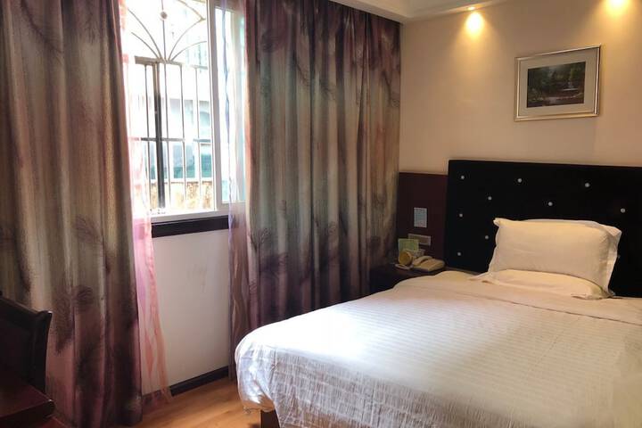 Room 8 of 9