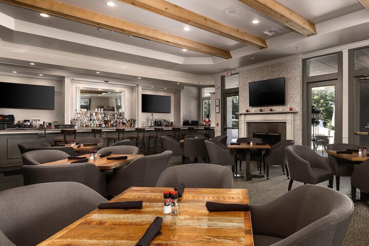 Lounge 173 of 220