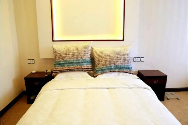 Room 5 of 11