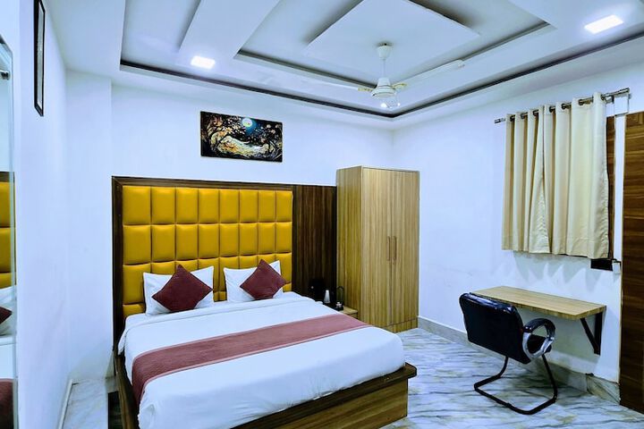 Room 35 of 60