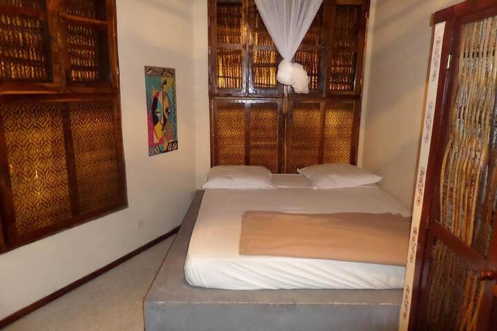 Room 8 of 22