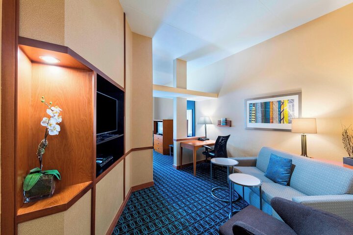 Room 13 of 37