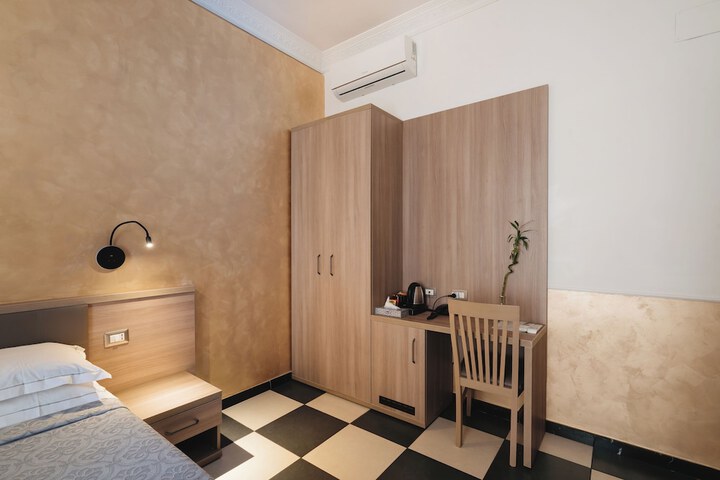 Room 35 of 180