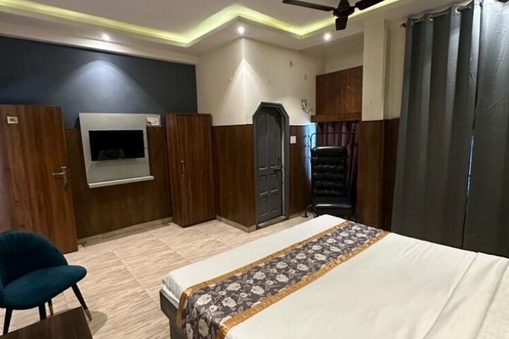 Room 18 of 38