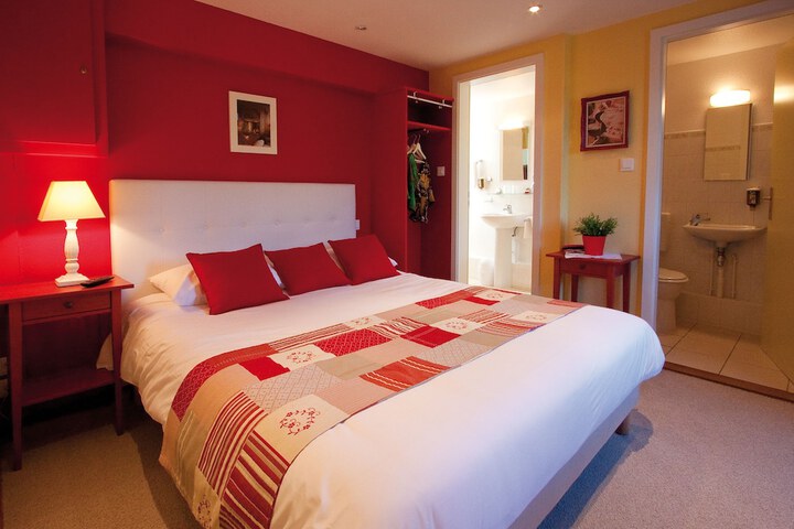 Room 45 of 147