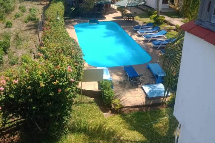 Pool 12 of 18