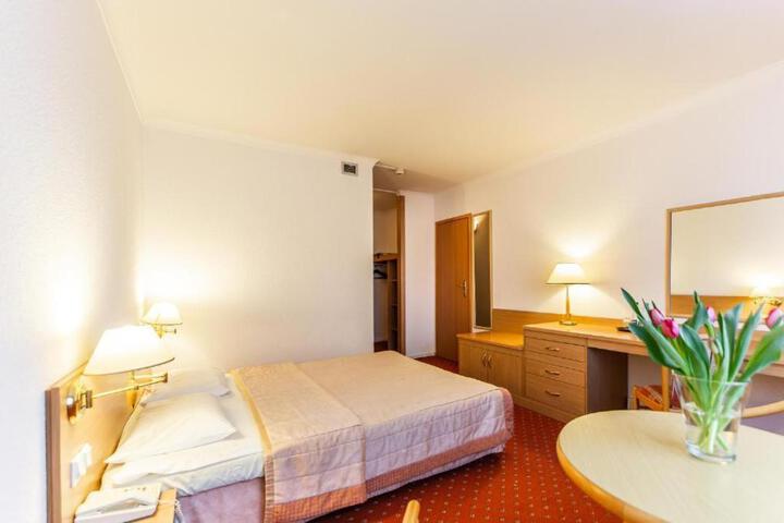 Room 13 of 49