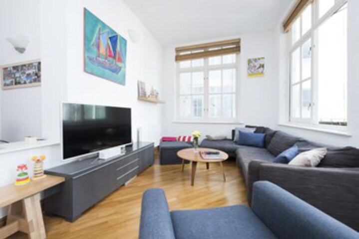 Stylish and Spacious 2BR Flat in Central London