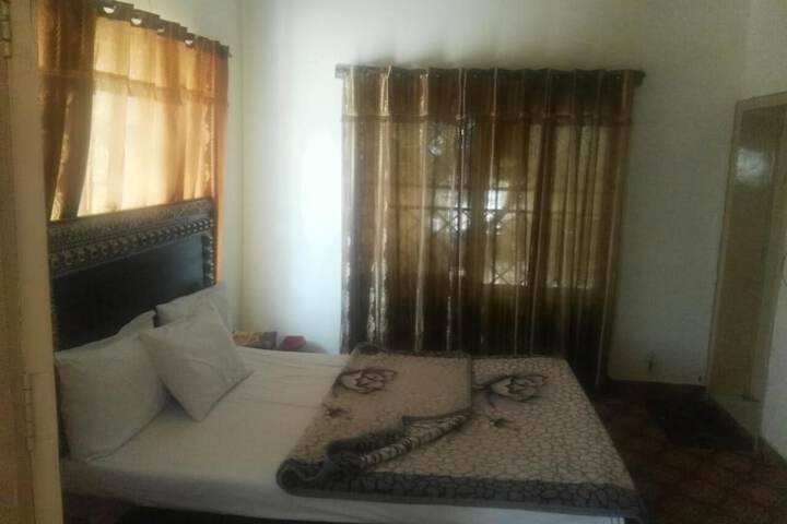 Room 8 of 31