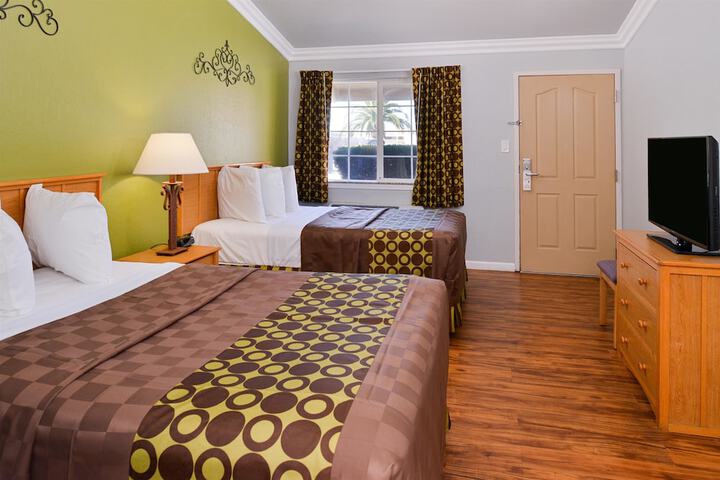 Basic Double Bed (6 of 10)