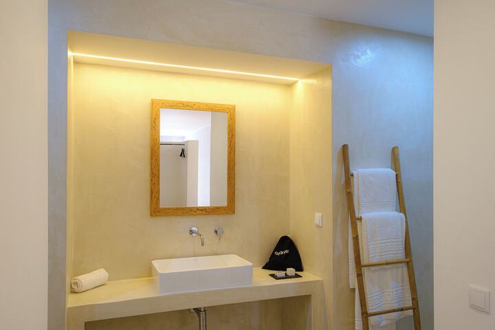 Room 48 of 80