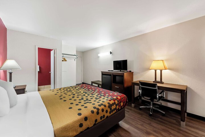 Room 9 of 29