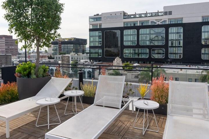 Sundeck 99 of 108