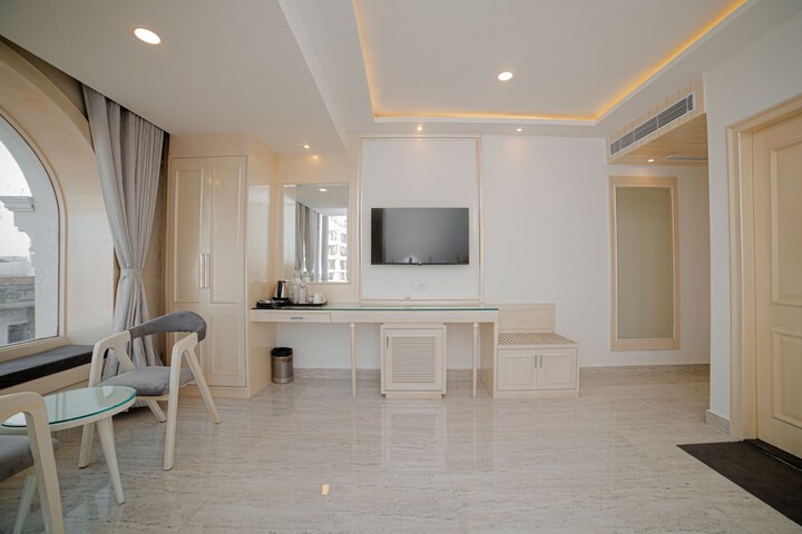 Room 11 of 76