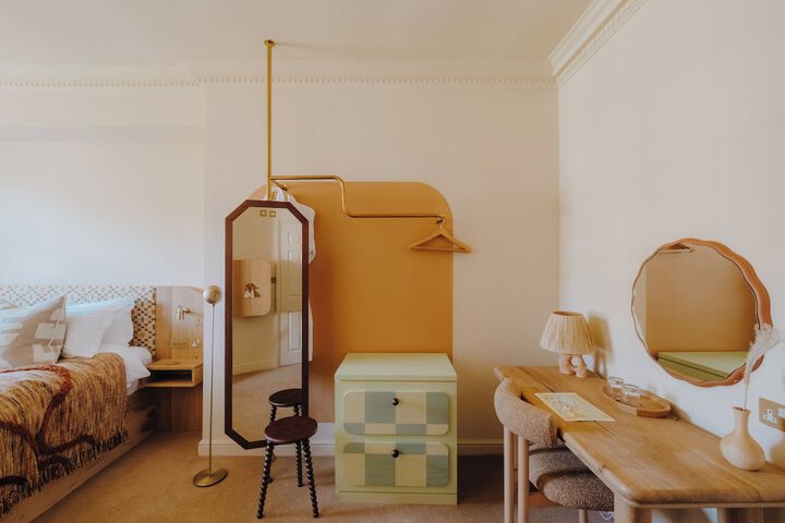 Room 7 of 75
