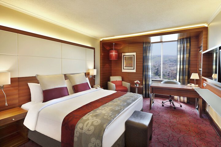 Room 4 of 151