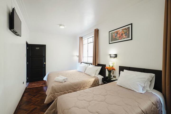 Room 53 of 176