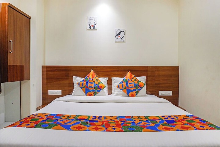 Room 13 of 22