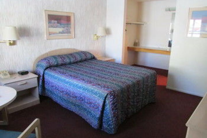 Room 13 of 21