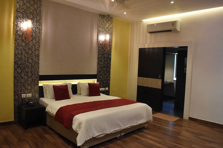 Room 5 of 138