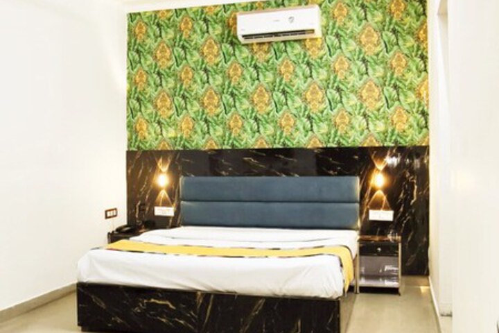 Room 15 of 42