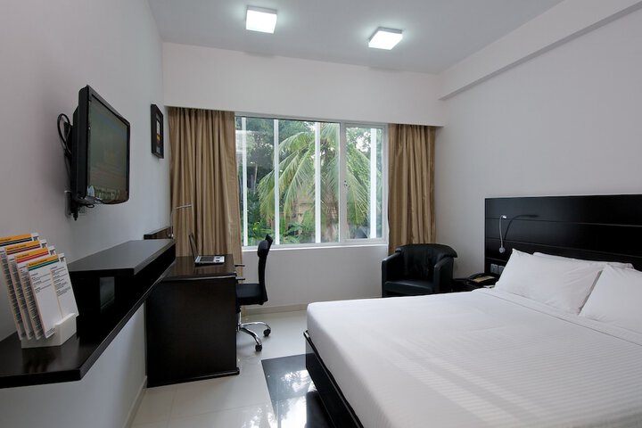 Room 10 of 32