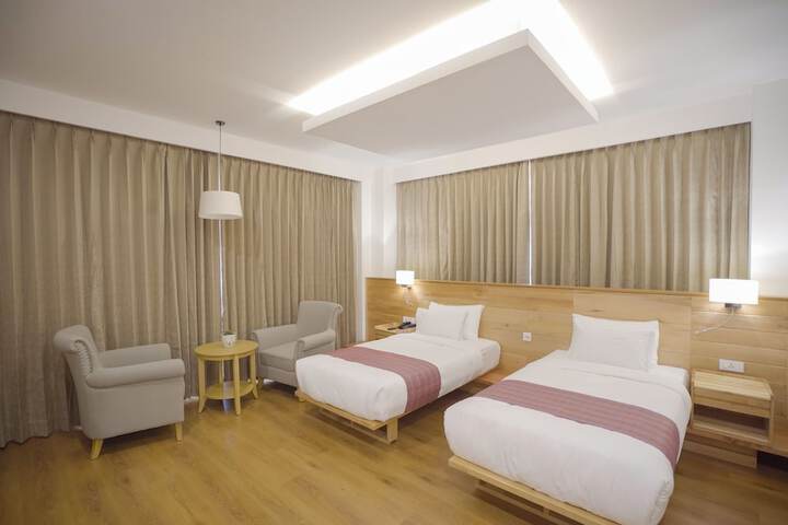 Room 6 of 18